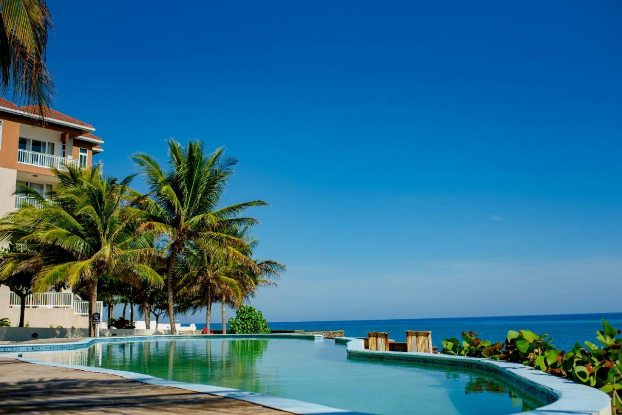 Ocho Rios Penthouse At Whispering Seas Apartment Exterior photo